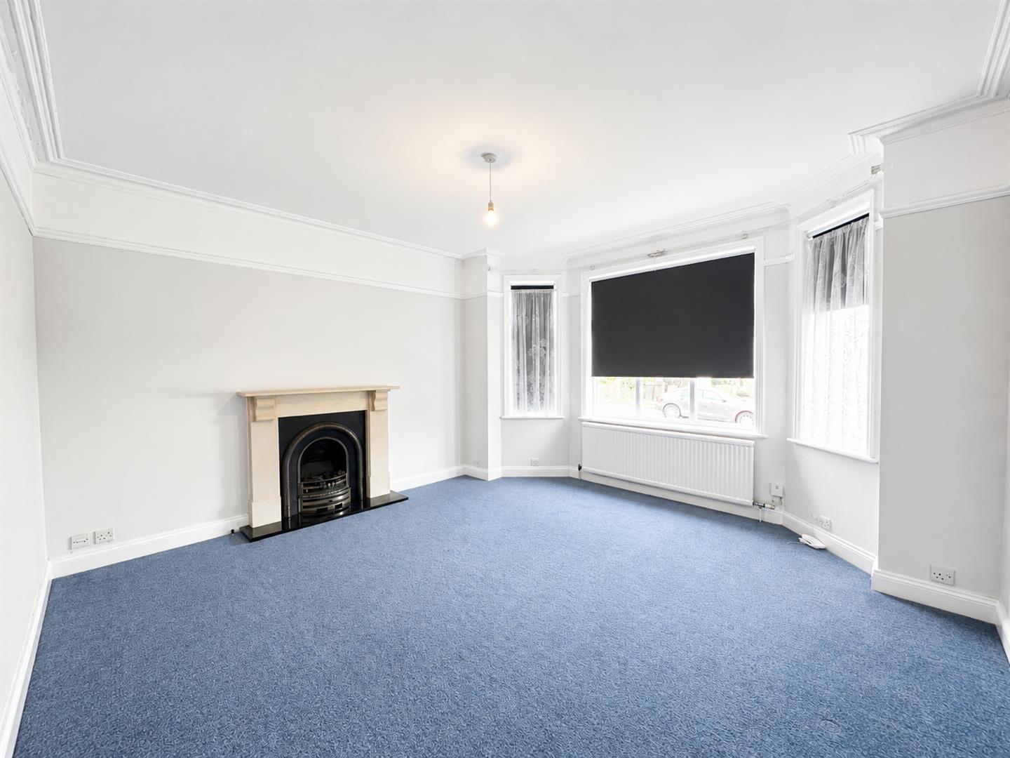 5 bed property in Hawthorn Road, Sutton